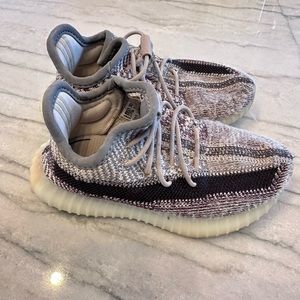 Kids Yeezy (US 9K) grey and brownish